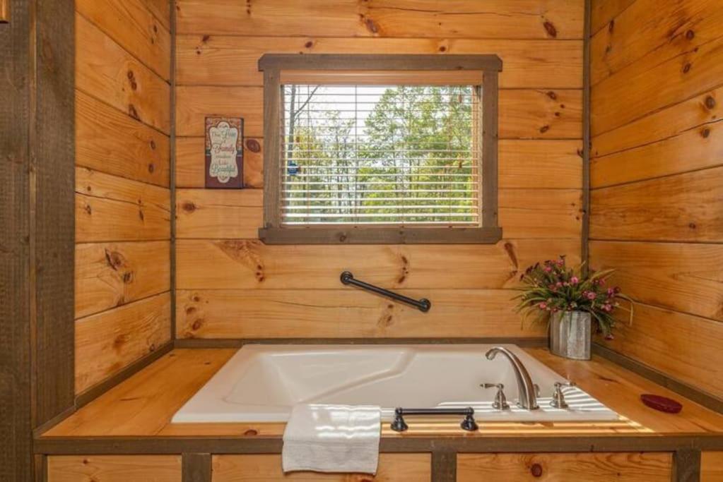 The Appalachian - Your Pigeon Forge Dream Cabin Сивиървил Екстериор снимка